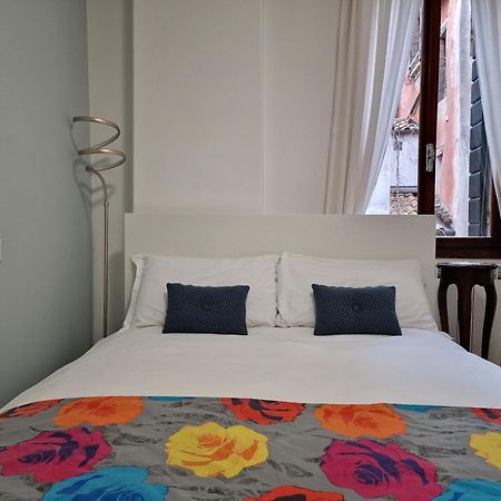 Veneziacentopercento La Forcola Apartment, Next To Rialto Bridge Buitenkant foto