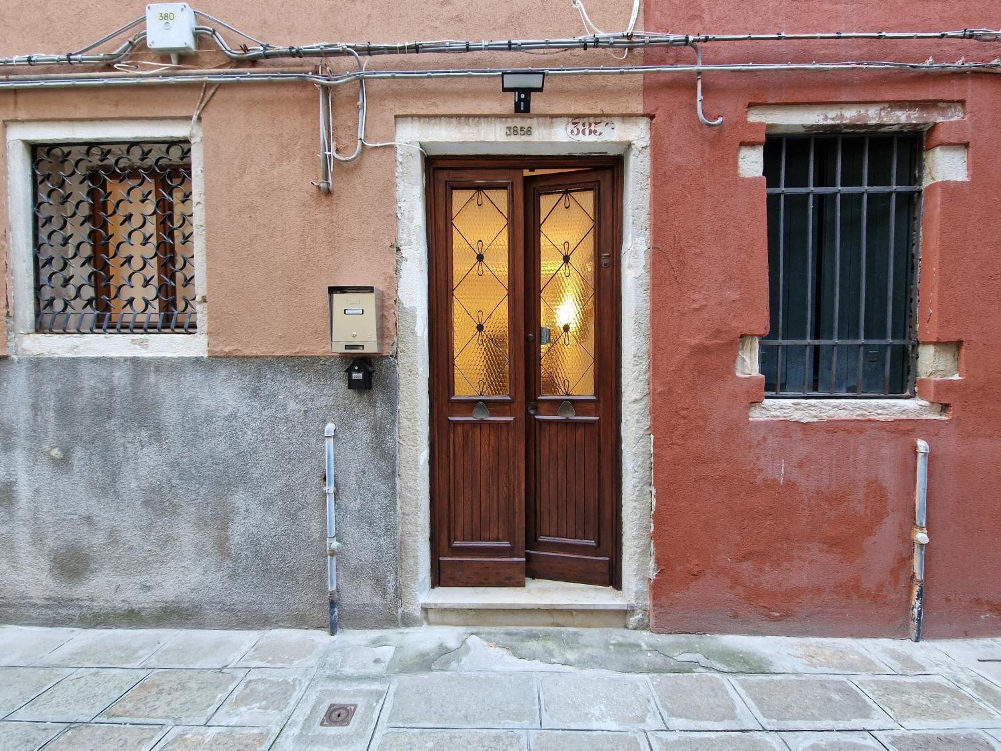 Veneziacentopercento La Forcola Apartment, Next To Rialto Bridge Buitenkant foto